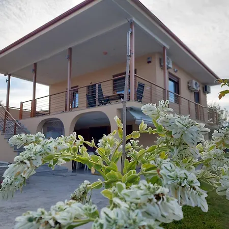 Anastasia 1ος όροφος εξοχικής παραθαλάσσιας κατοικίας χαλκιδικής