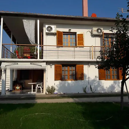 Anastasia: Beachfront Ground Floor Holiday In Nea Herakleia, Chalkidiki