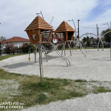 Holiday home Anastasia: Beachfront Ground Floor Holiday In Nea Herakleia, Chalkidiki