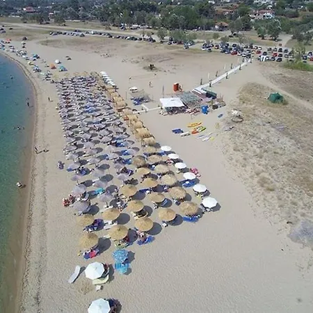 Anastasia: Beachfront Ground Floor Holiday In Nea Herakleia, Chalkidiki *