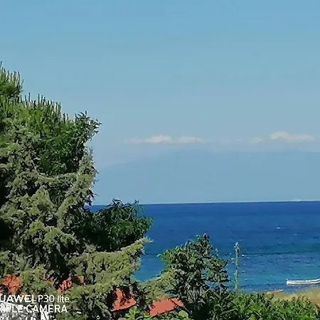 Anastasia: Beachfront Ground Floor Holiday In Nea Herakleia, Chalkidiki Holiday home *