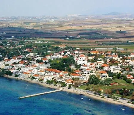 Anastasia: Beachfront Ground Floor Holiday In Nea Herakleia, Chalkidiki Holiday home *