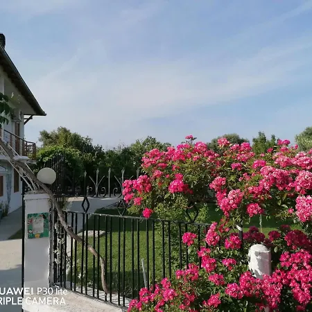 Anastasia: Beachfront Ground Floor Holiday In Nea Herakleia, Chalkidiki *