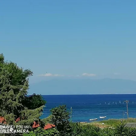 Holiday home Anastasia: Beachfront Ground Floor Holiday In Nea Herakleia, Chalkidiki