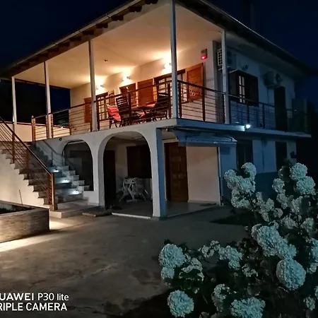 Anastasia: Beachfront Ground Floor Holiday In Nea Herakleia, Chalkidiki