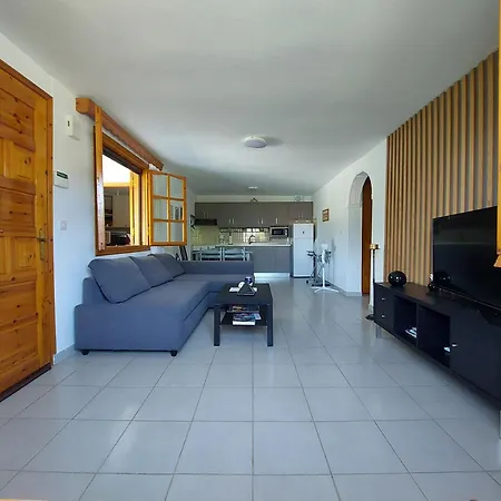 Holiday home Anastasia: Beachfront Ground Floor Holiday In Nea Herakleia, Chalkidiki