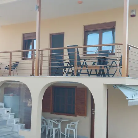 Nyaraló Anastasia 1ος όροφος εξοχικής παραθαλάσσιας κατοικίας χαλκιδικής Néa Iráklia