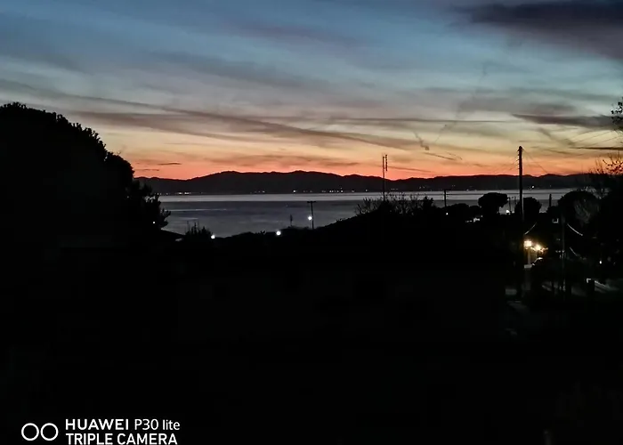 Nyaraló Anastasia 1ος όροφος εξοχικής παραθαλάσσιας κατοικίας χαλκιδικής Néa Iráklia