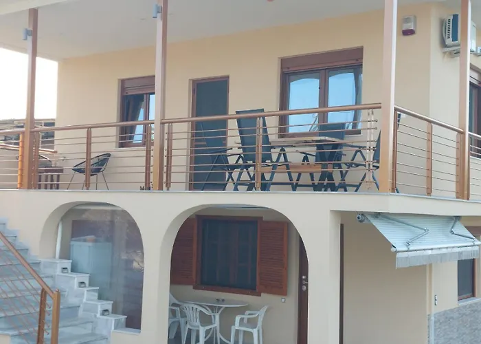 Nyaraló Anastasia 1ος όροφος εξοχικής παραθαλάσσιας κατοικίας χαλκιδικής Néa Iráklia