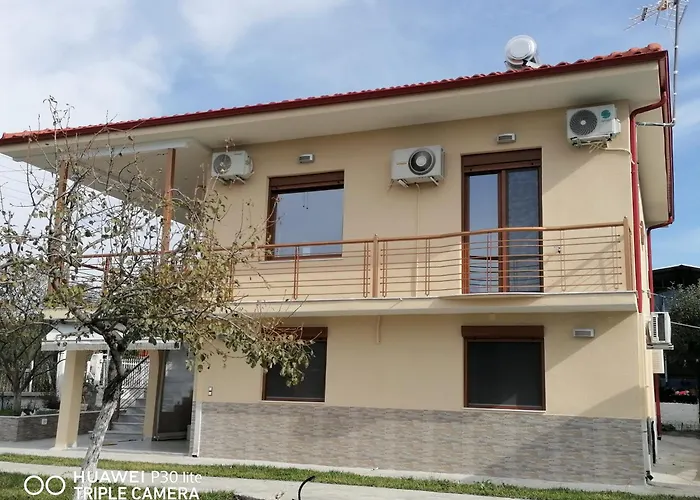 Anastasia 1ος όροφος εξοχικής παραθαλάσσιας κατοικίας χαλκιδικής Nyaraló Néa Iráklia