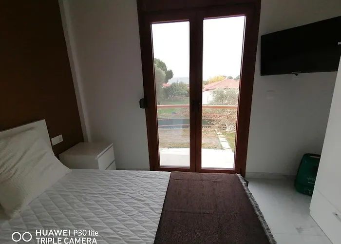 Nyaraló Anastasia 1ος όροφος εξοχικής παραθαλάσσιας κατοικίας χαλκιδικής Néa Iráklia